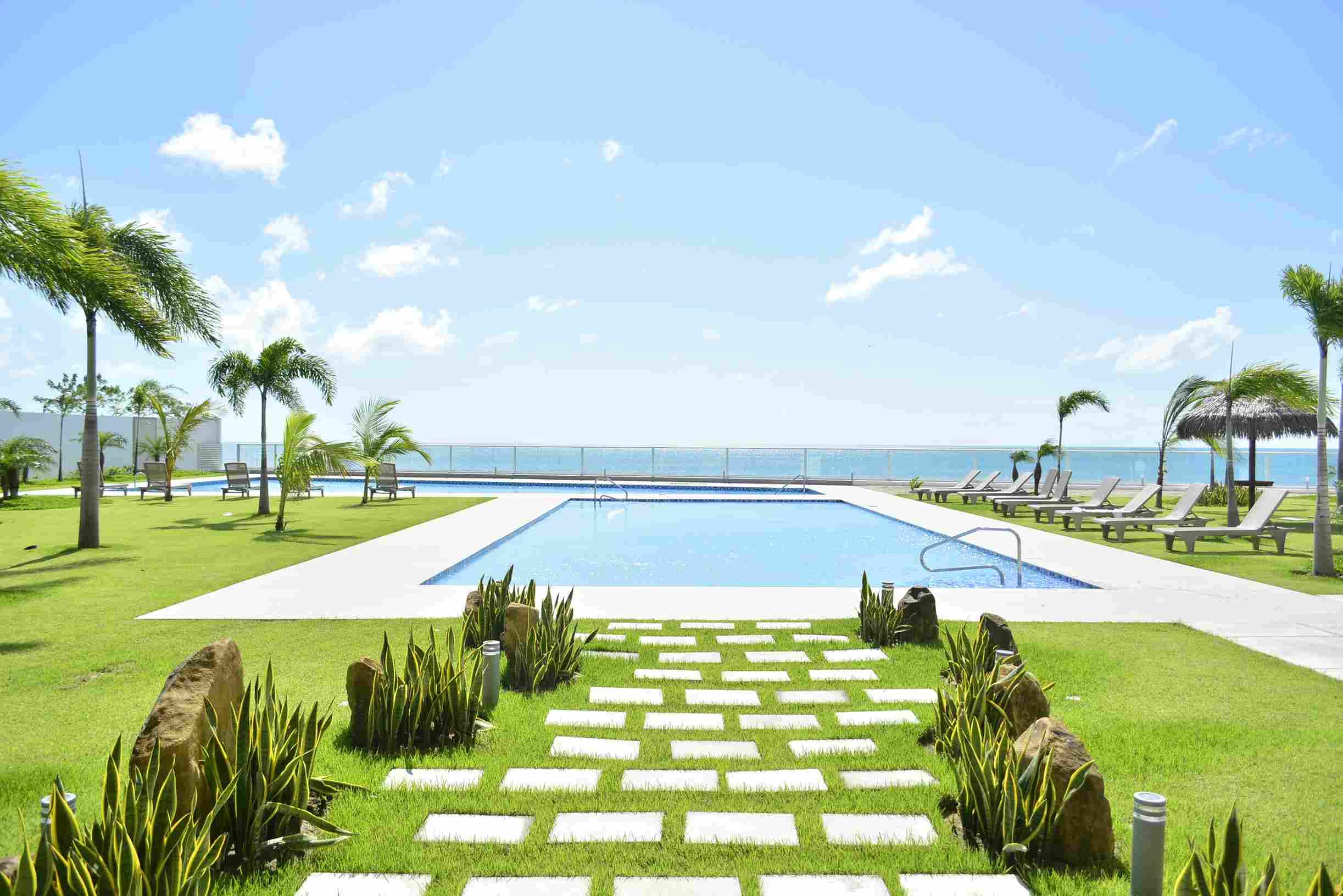 Royal Palm: Modern Living by the Pacific Ocean